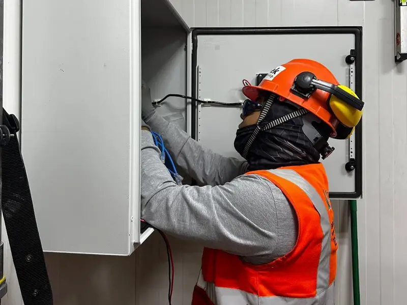 Instalación de sistemas de energía crítica y UPS por Valteco